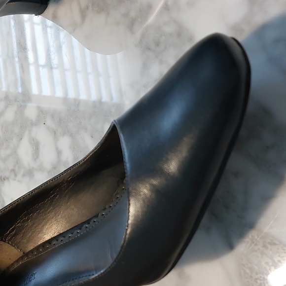 Naturalizer heels in Dark Grey - Picture 8 of 11